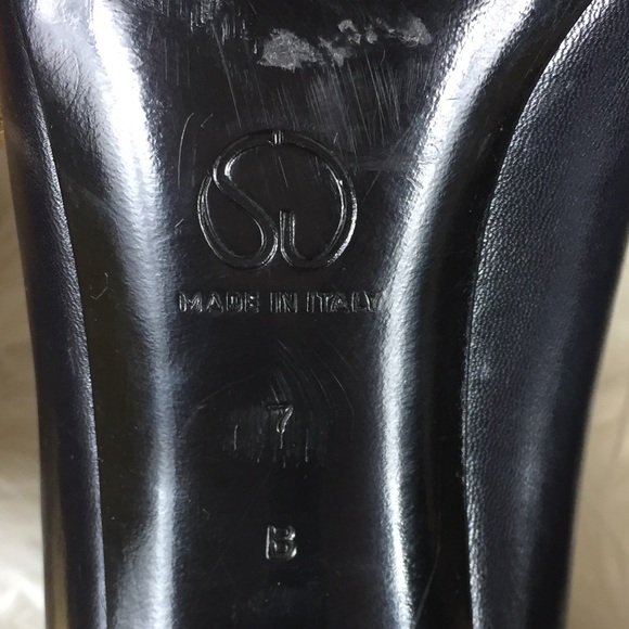 ST JOHN 🎉HP🎉Made in 🇮🇹 Classic Two Toned Heel - Picture 8 of 8